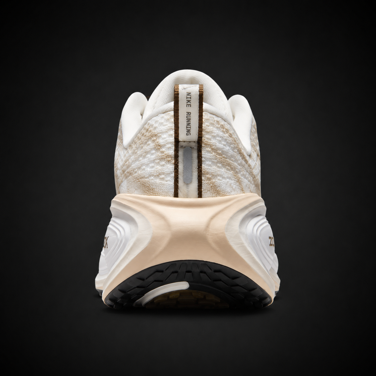 Nike Vomero Plus Summit White Peony, vista trasera — Crazy!Duck Hype