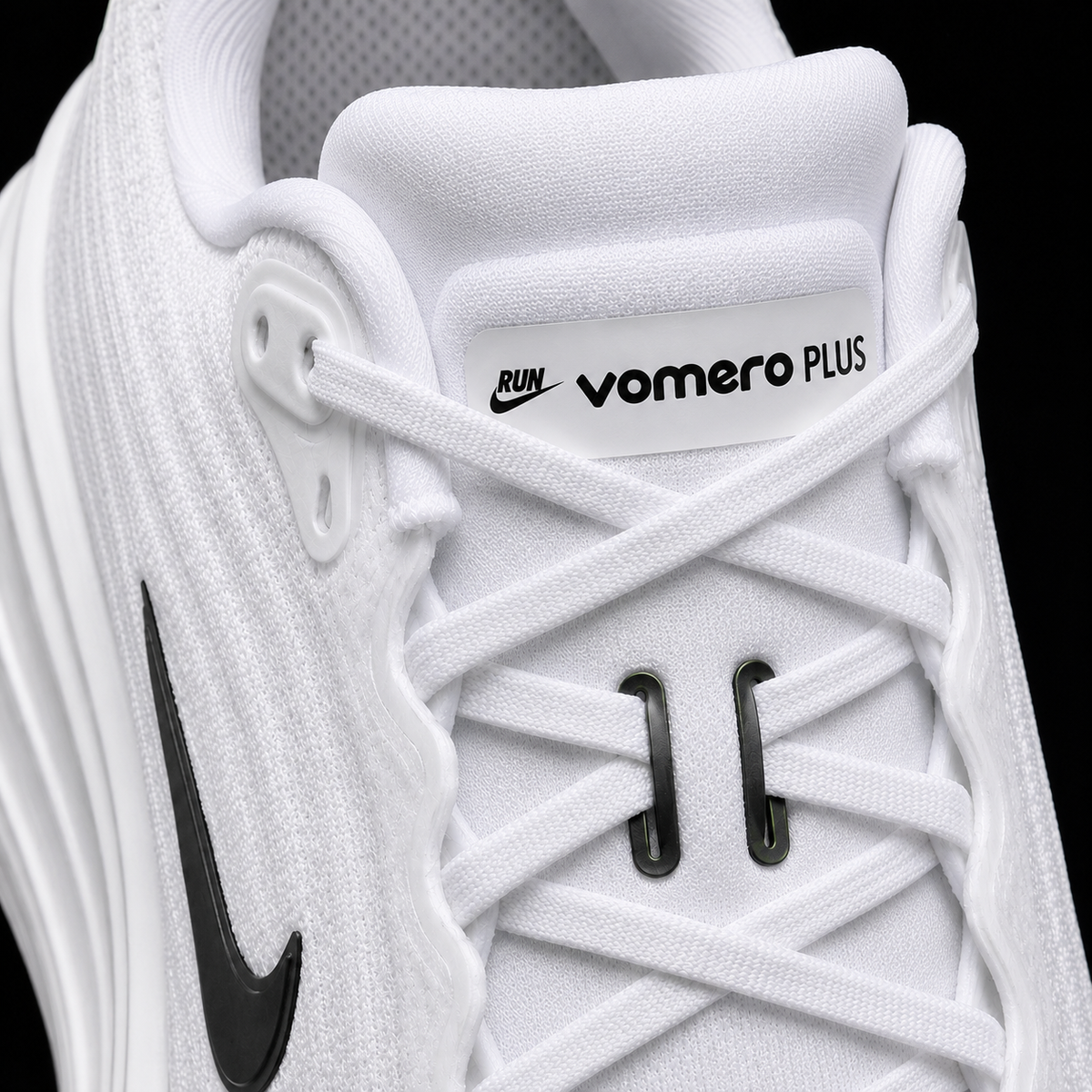 Nike Vomero Plus White Black, detalle de agujetas — Crazy!Duck Hype