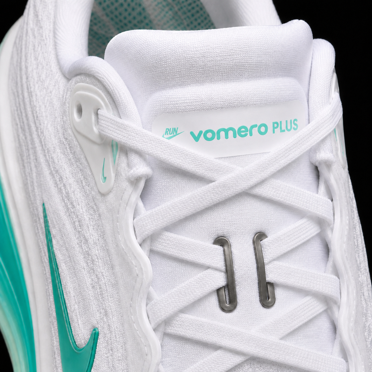 Nike Vomero Plus White Bleached Turquoise, detalle de agujetas — Crazy!Duck Hype