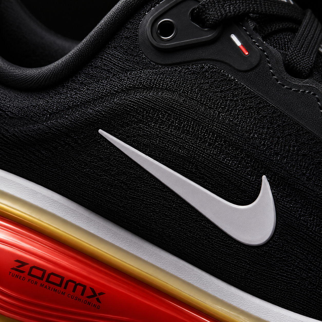 Nike Vomero Plus White Bright Crimson, detalle de logo y material — Crazy!Duck Hype
