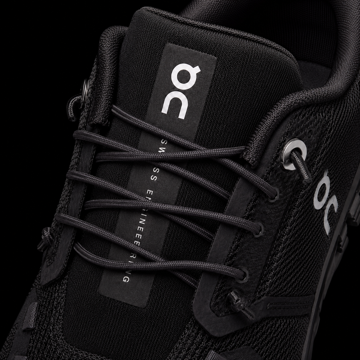 On Cloud 6 All Black, detalle de agujetas — Crazy!Duck Hype