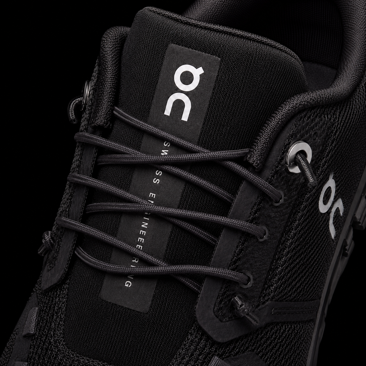 On Cloud 6 All Black, detalle de agujetas — Crazy!Duck Hype