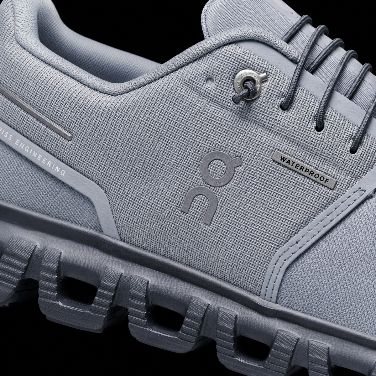 On Cloud 6 Alloy Wolf, detalle de logo y material — Crazy!Duck Hype