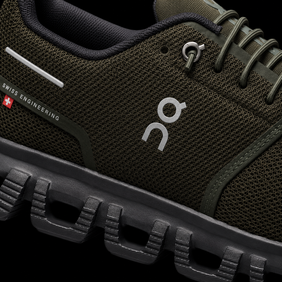 On Cloud 6 Olive Eclipse, detalle de logo y material — Crazy!Duck Hype