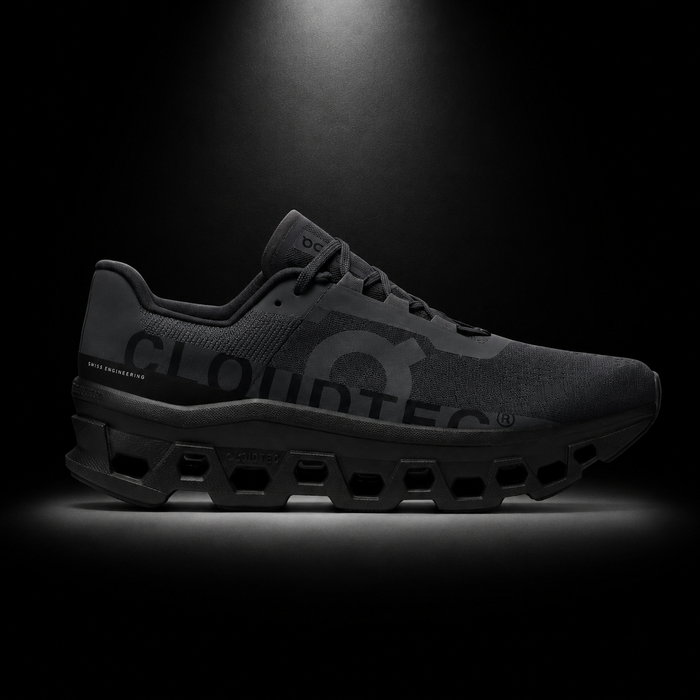 On Cloudmonster Black, vista lateral — Crazy!Duck Hype
