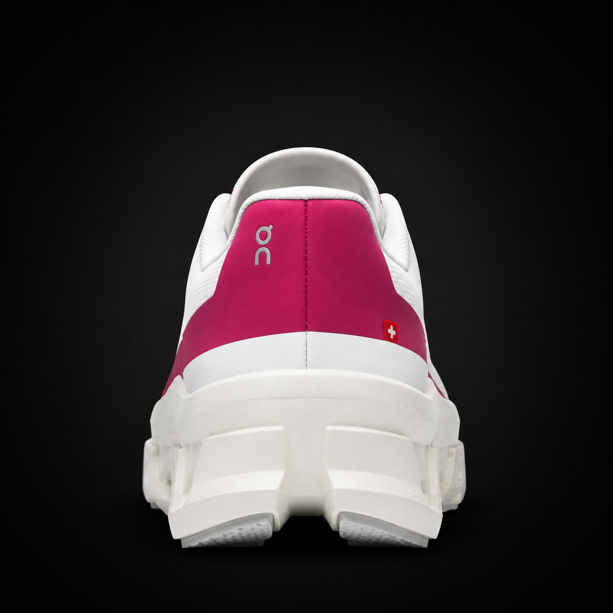 On Cloudmonster Ivory/Grenadine, vista trasera — Crazy!Duck Hype
