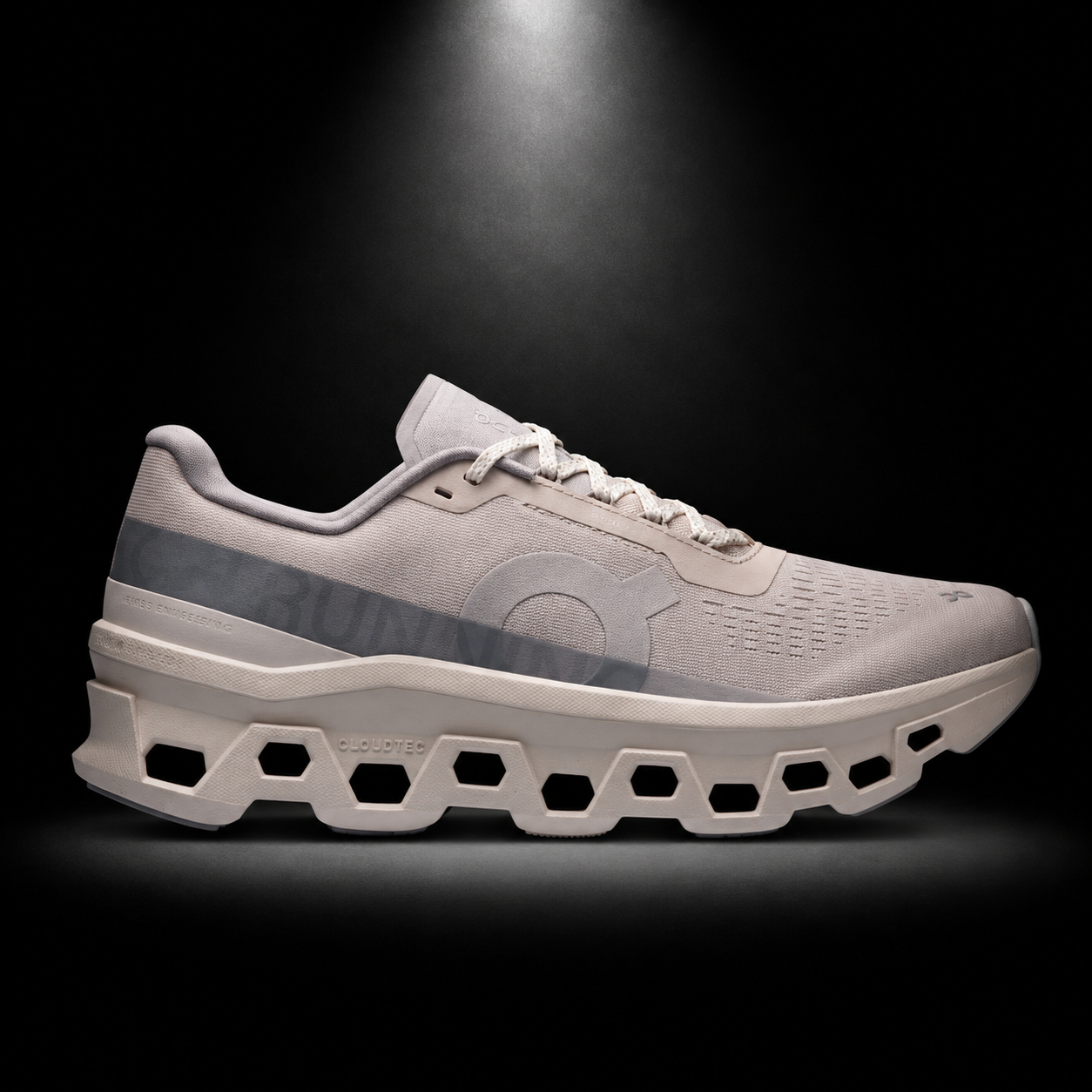 On Cloudmonster Pearl Ivory/Pearl Ivory, vista lateral — Crazy!Duck Hype