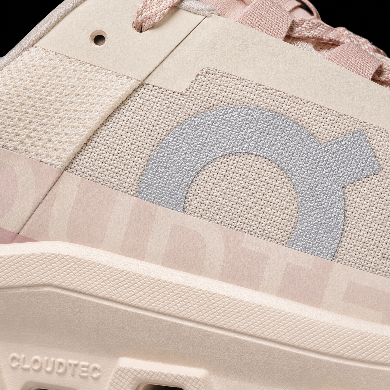 On Cloudmonster Tan/Pink, detalle de logo y material — Crazy!Duck Hype
