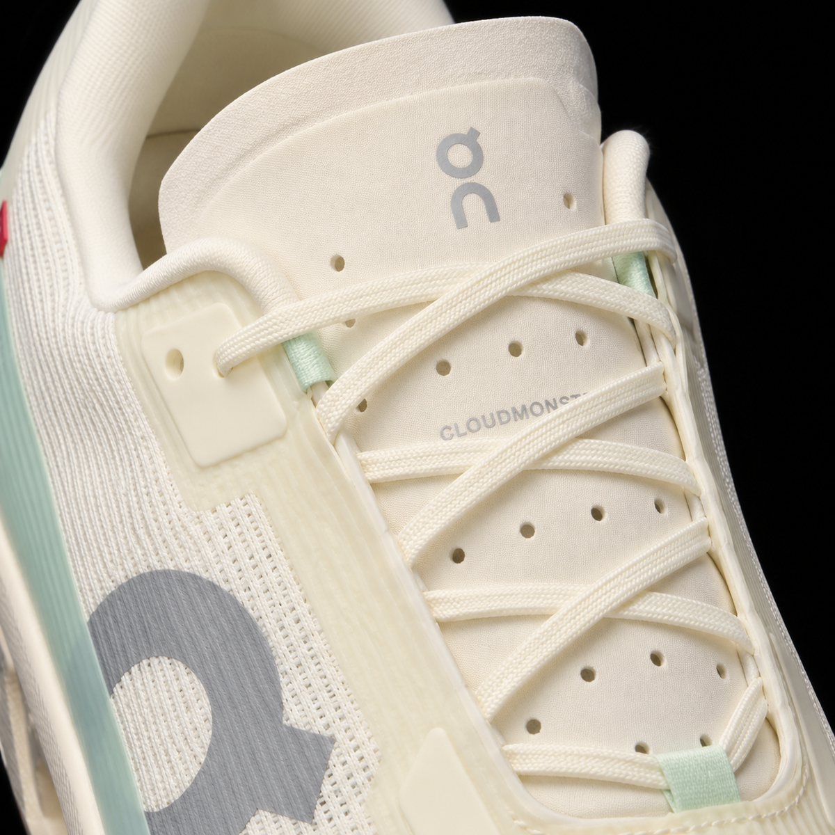 On Cloudmonster Void White/Ivory, detalle de agujetas — Crazy!Duck Hype