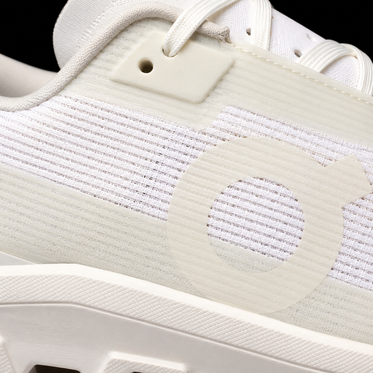 On Cloudmonster Void White/White, detalle de logo y material — Crazy!Duck Hype