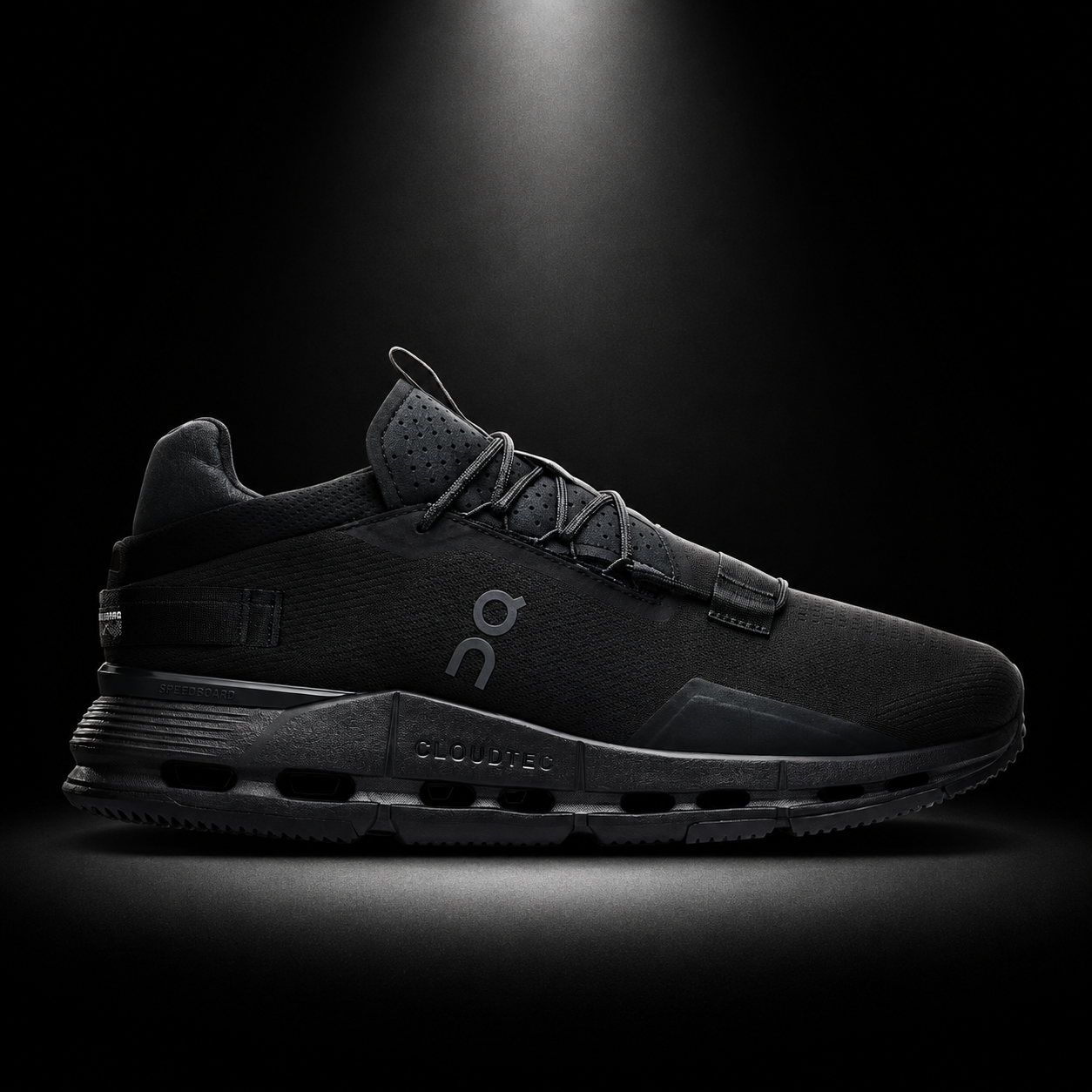 On Cloudnova 2 All Black, vista lateral — Crazy!Duck Hype