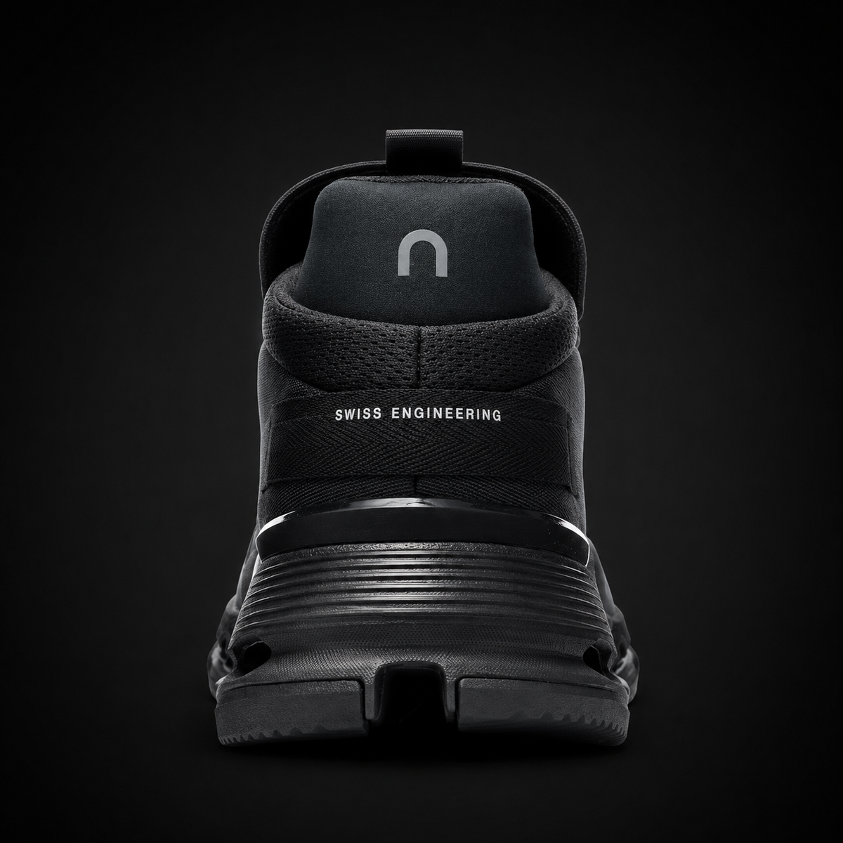 On Cloudnova 2 All Black, vista trasera — Crazy!Duck Hype