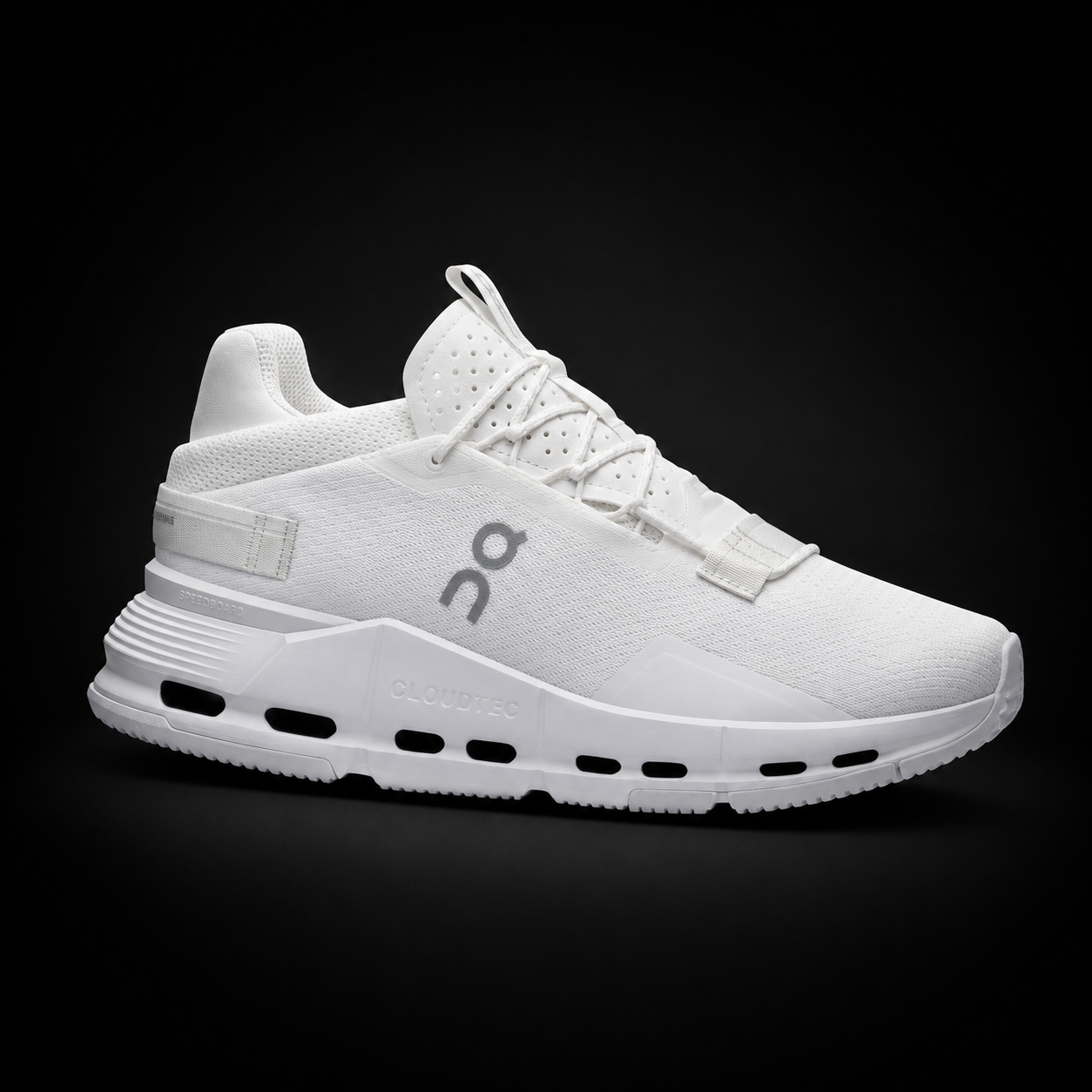 On Cloudnova 2 All White, vista frontal — Crazy!Duck Hype