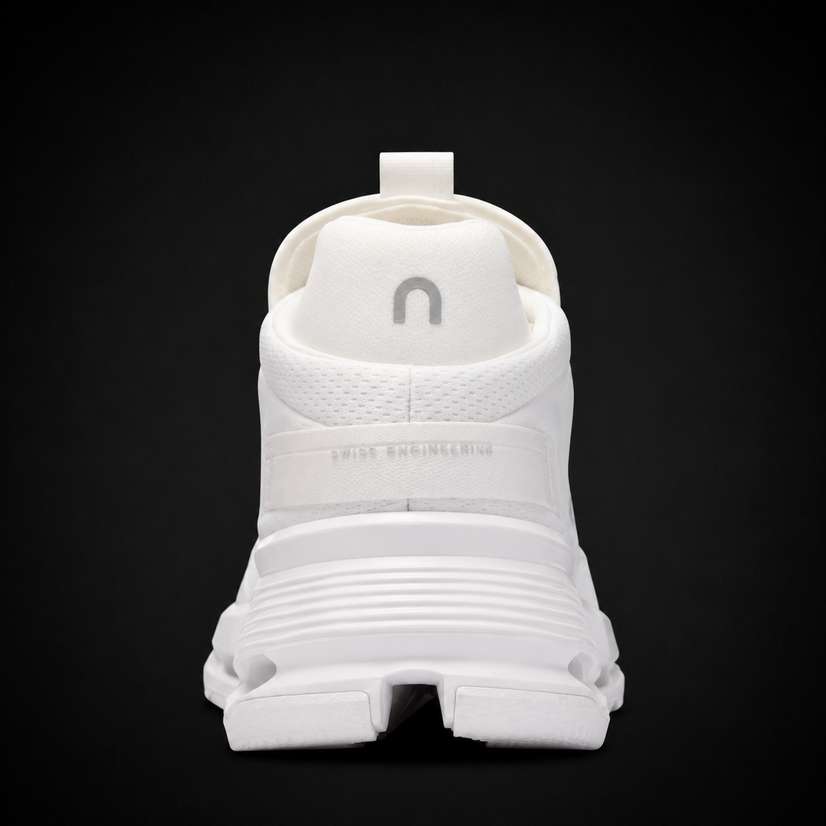 On Cloudnova 2 All White, vista trasera — Crazy!Duck Hype
