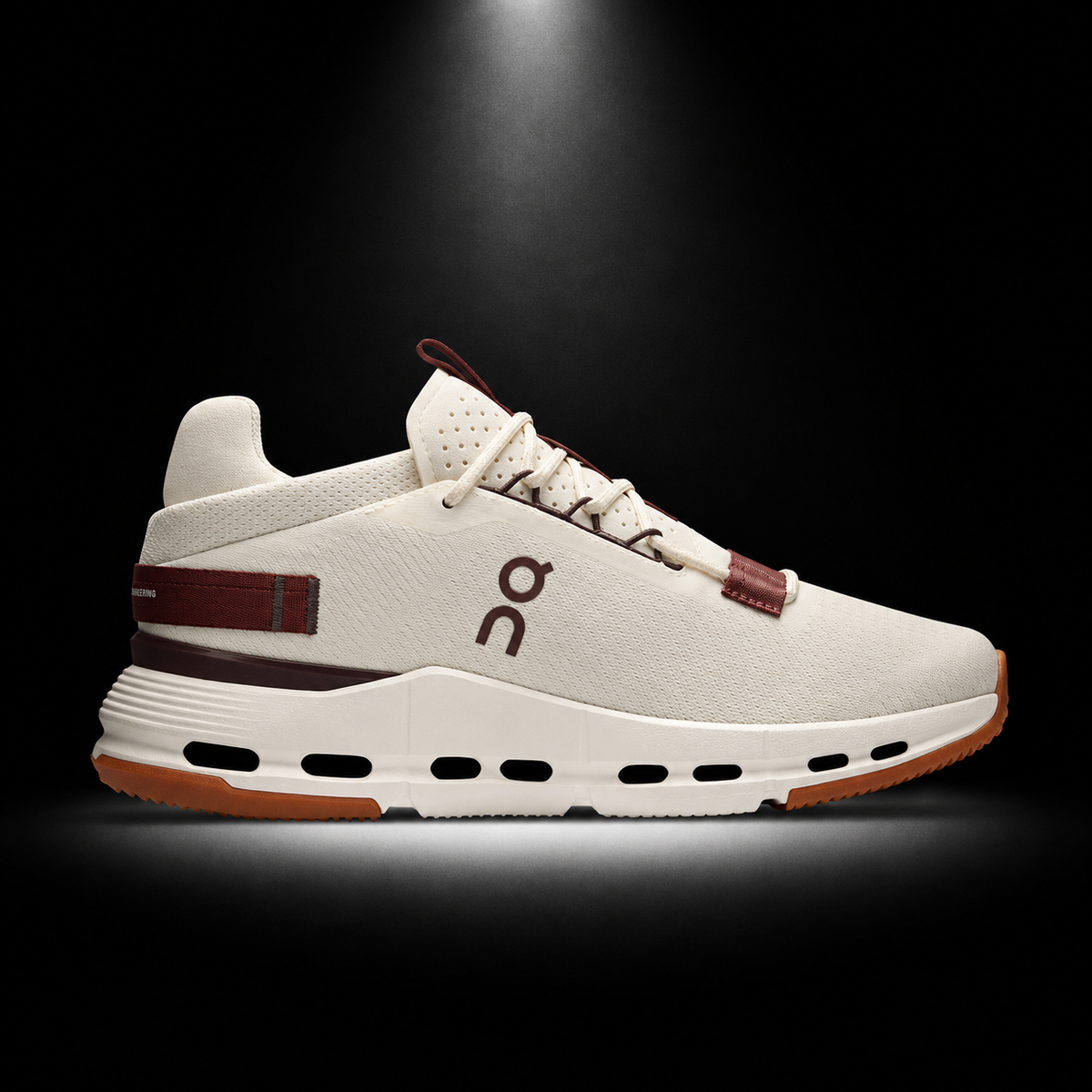 On Cloudnova 2 Ice Mulberry, vista lateral — Crazy!Duck Hype
