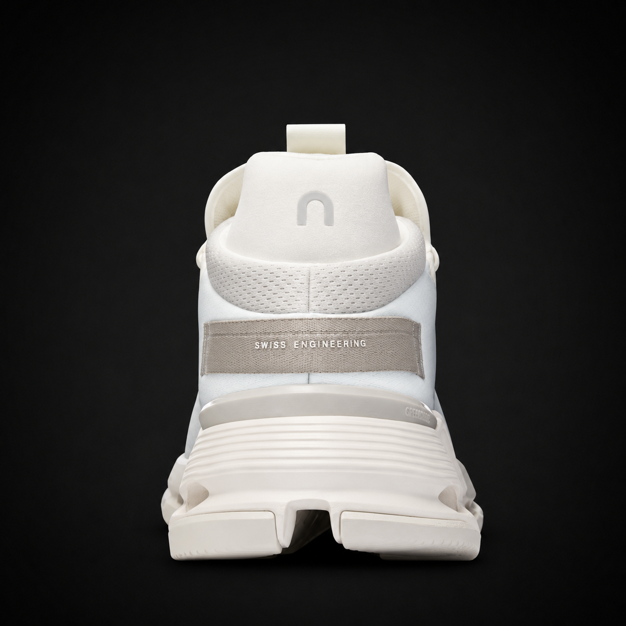 On Cloudnova 2 Ice Sand, vista trasera — Crazy!Duck Hype