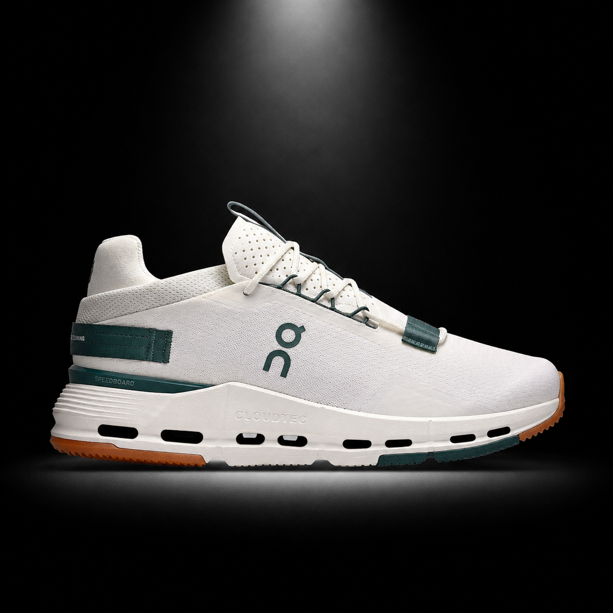 On Cloudnova 2 Ivory Olive, vista lateral — Crazy!Duck Hype