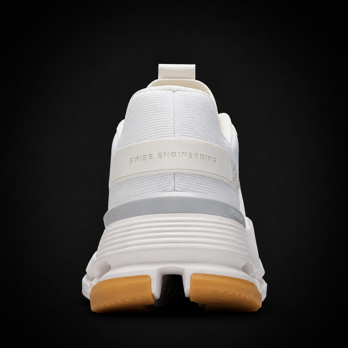 On Cloudnova Form 2 White Ivory, vista trasera — Crazy!Duck Hype
