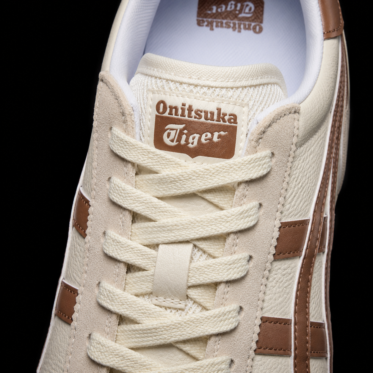 Onitsuka Tiger Birch Mocha Brown, detalle de agujetas — Crazy!Duck Hype