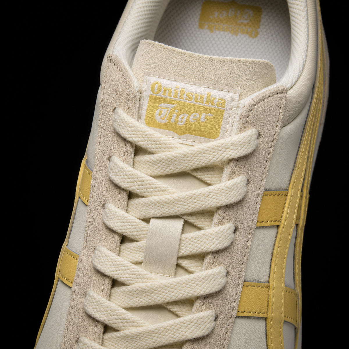 Onitsuka Tiger Cream Faded Yellow, detalle de agujetas — Crazy!Duck Hype