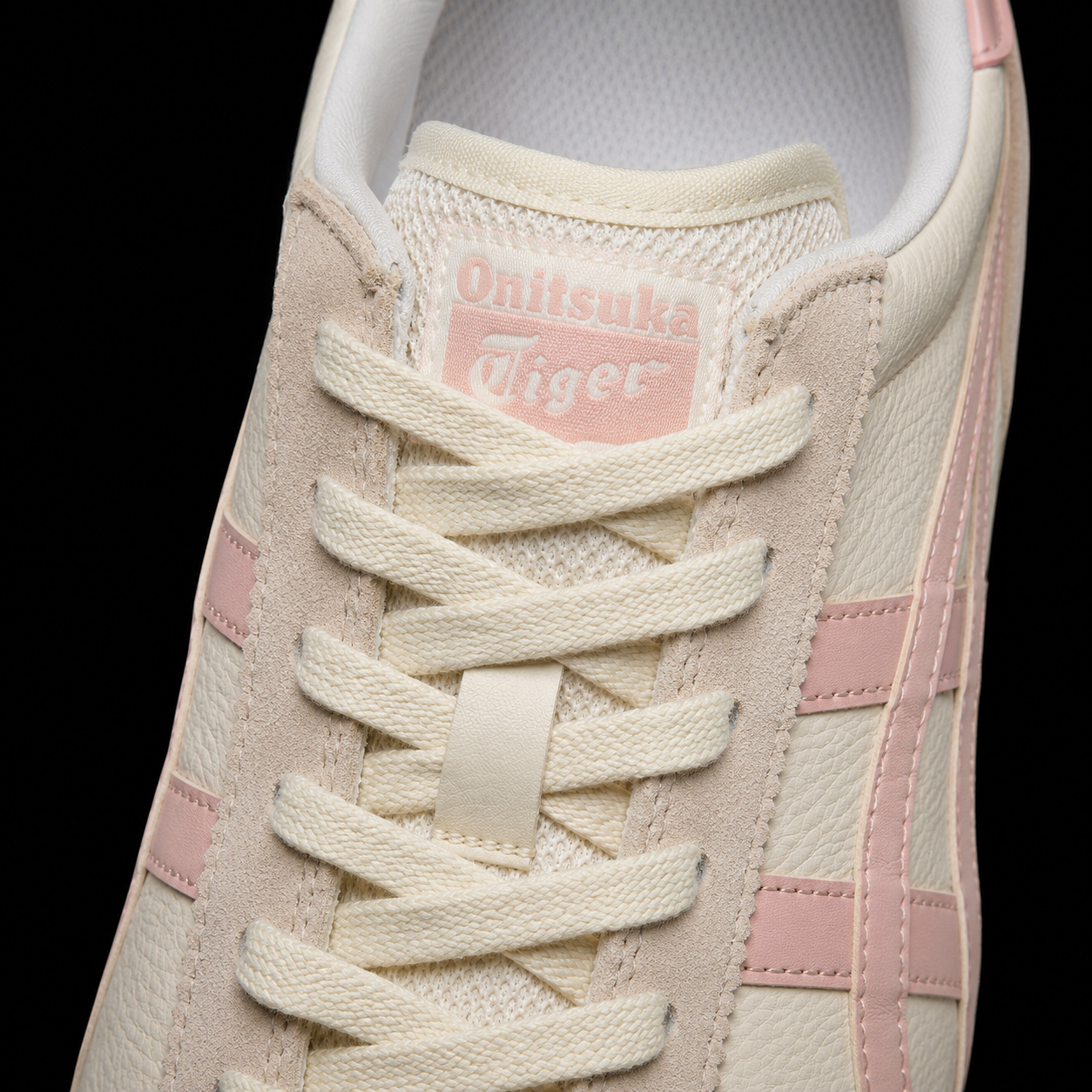 Onitsuka Tiger Cream Ginger Peach, detalle de agujetas — Crazy!Duck Hype