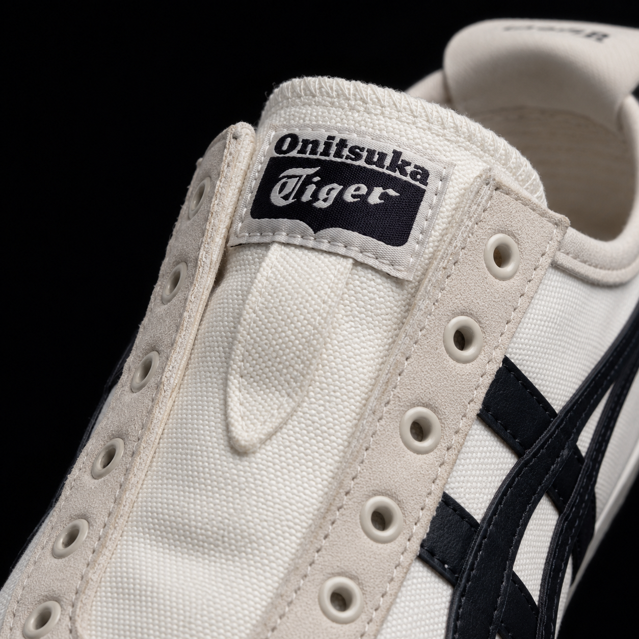 Onitsuka Tiger Mexico 66 Birch Midnight, detalle de agujetas — Crazy!Duck Hype