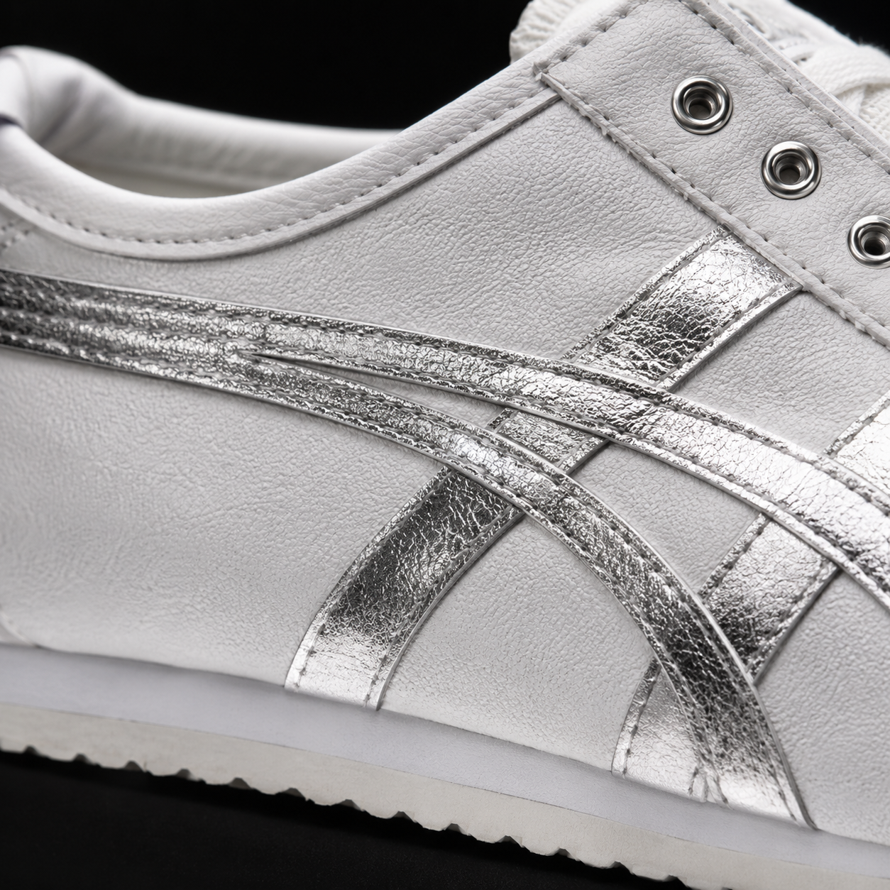 Onitsuka Tiger México 66 White Pure Silver, detalle de logo y material — Crazy!Duck Hype