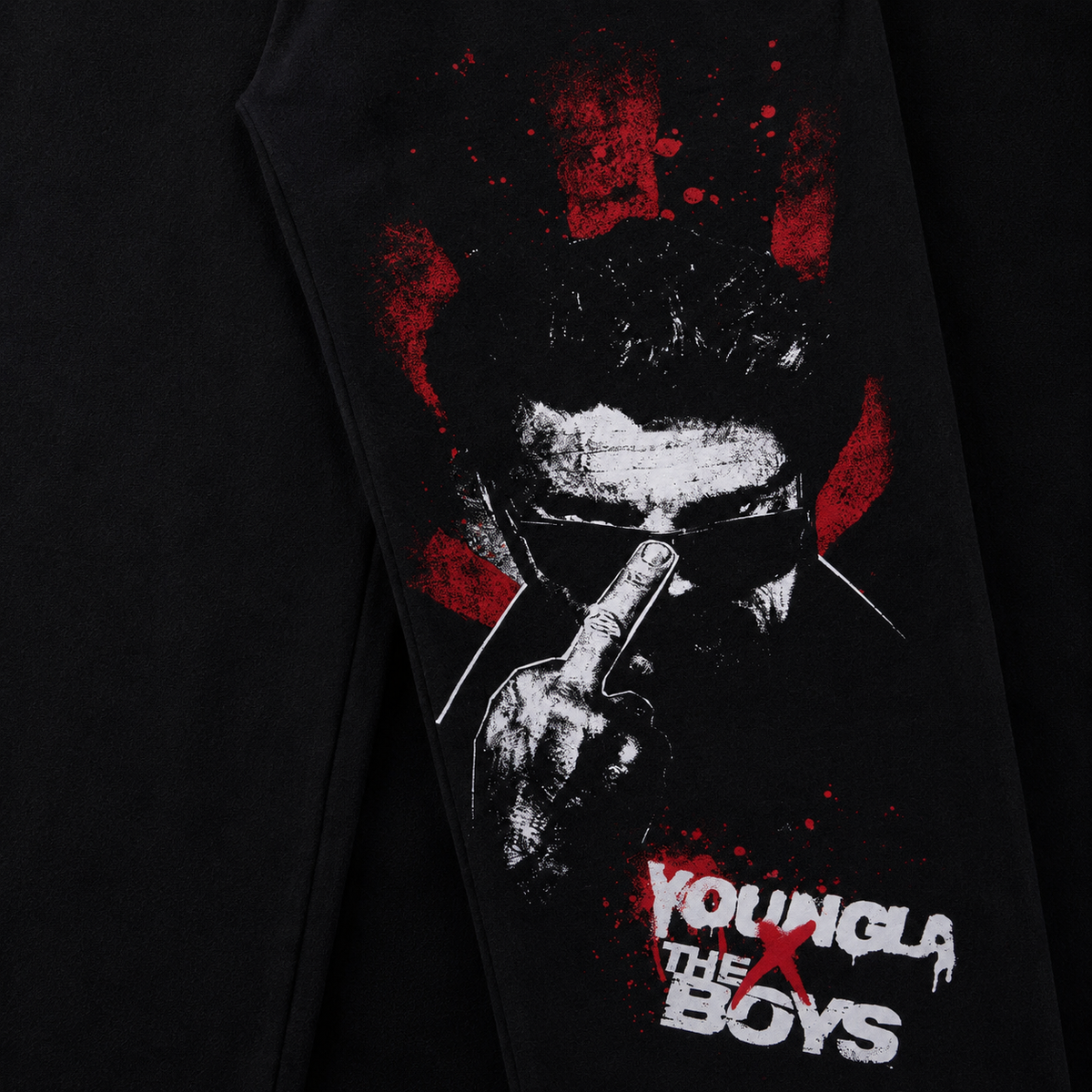 YoungLA 2036 The Boys Sweats Billy Butcher Graphic, detalle de estampado — Crazy!Duck Hype