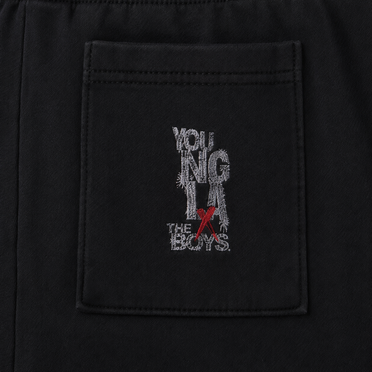 YoungLA 2036 The Boys Sweats Homelander Graphic, detalle de logo y material — Crazy!Duck Hype