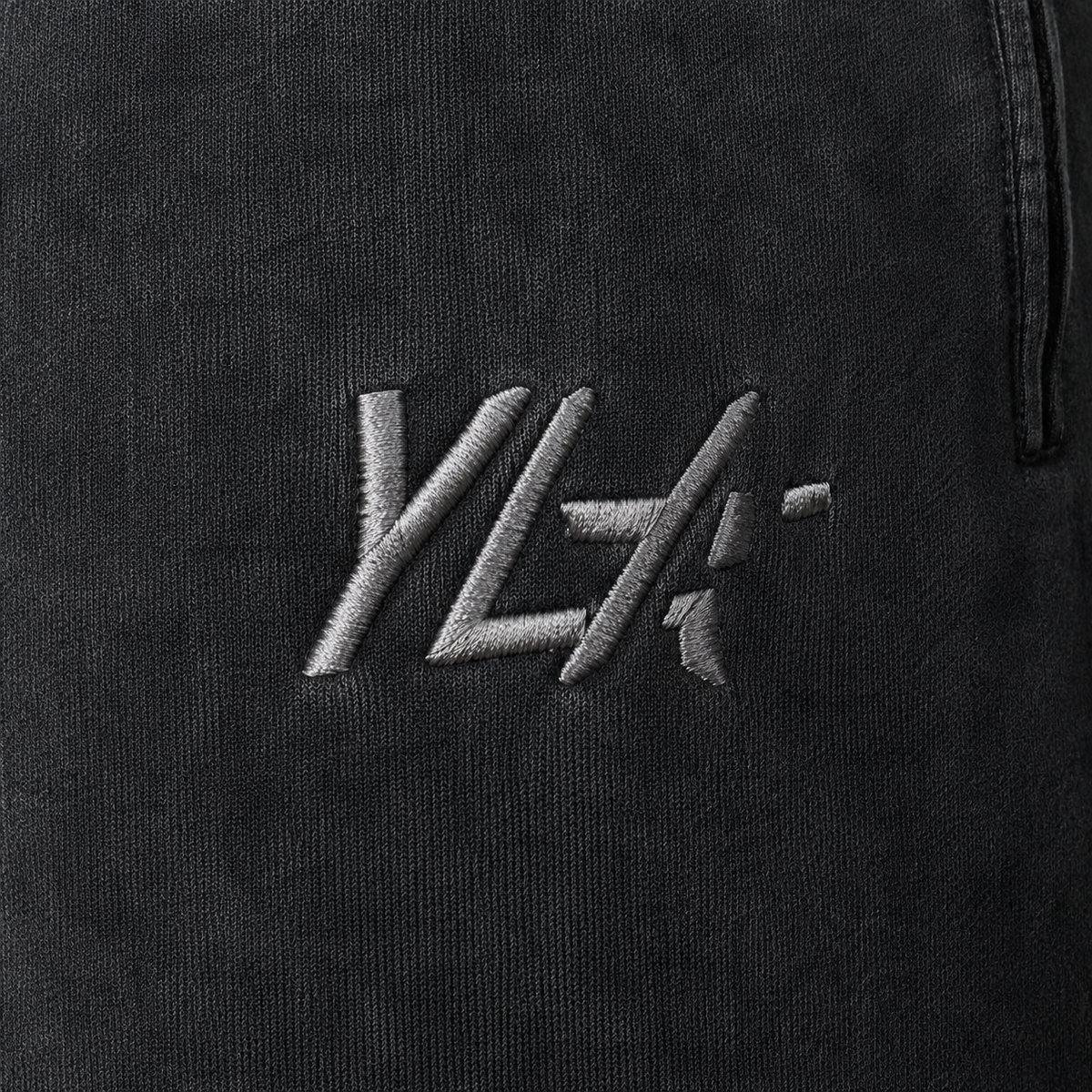 YoungLA 2058 Superstar Sweats Grey Wash, detalle de logo y material — Crazy!Duck Hype