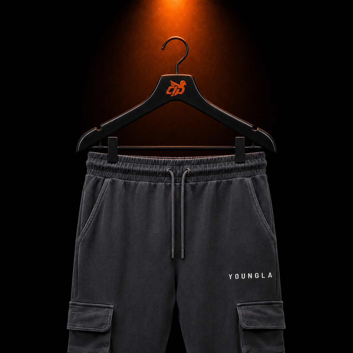 YoungLA 240 Cargo Pants Grey con presentación de producto — Crazy!Duck Hype