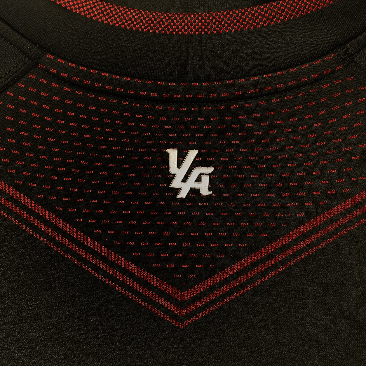 YoungLA 4065 Warrior X Compression Tees Black/Red, detalle de logo y material — Crazy!Duck Hype