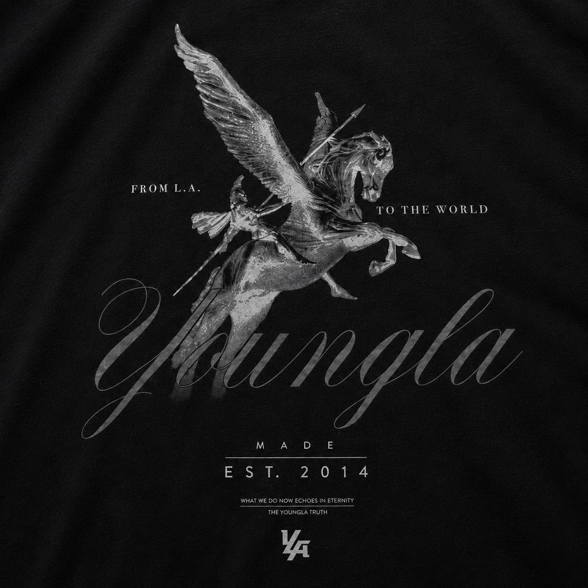 YoungLA 4106 Dark Wave Tees Black Wash, detalle de logo y material — Crazy!Duck Hype