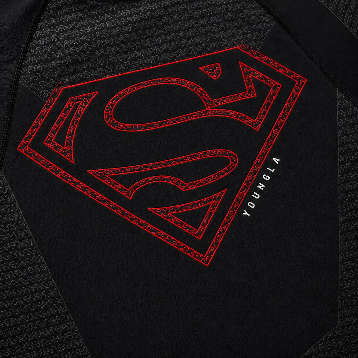 YoungLA 4117 Superman Compression Tees Black/Red, detalle de estampado — Crazy!Duck Hype