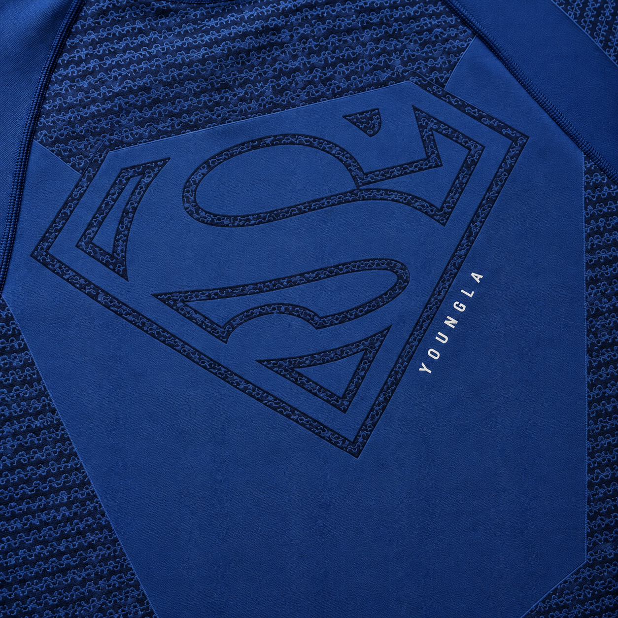 YoungLA 4117 Superman Compression Tees Blue, detalle de estampado — Crazy!Duck Hype