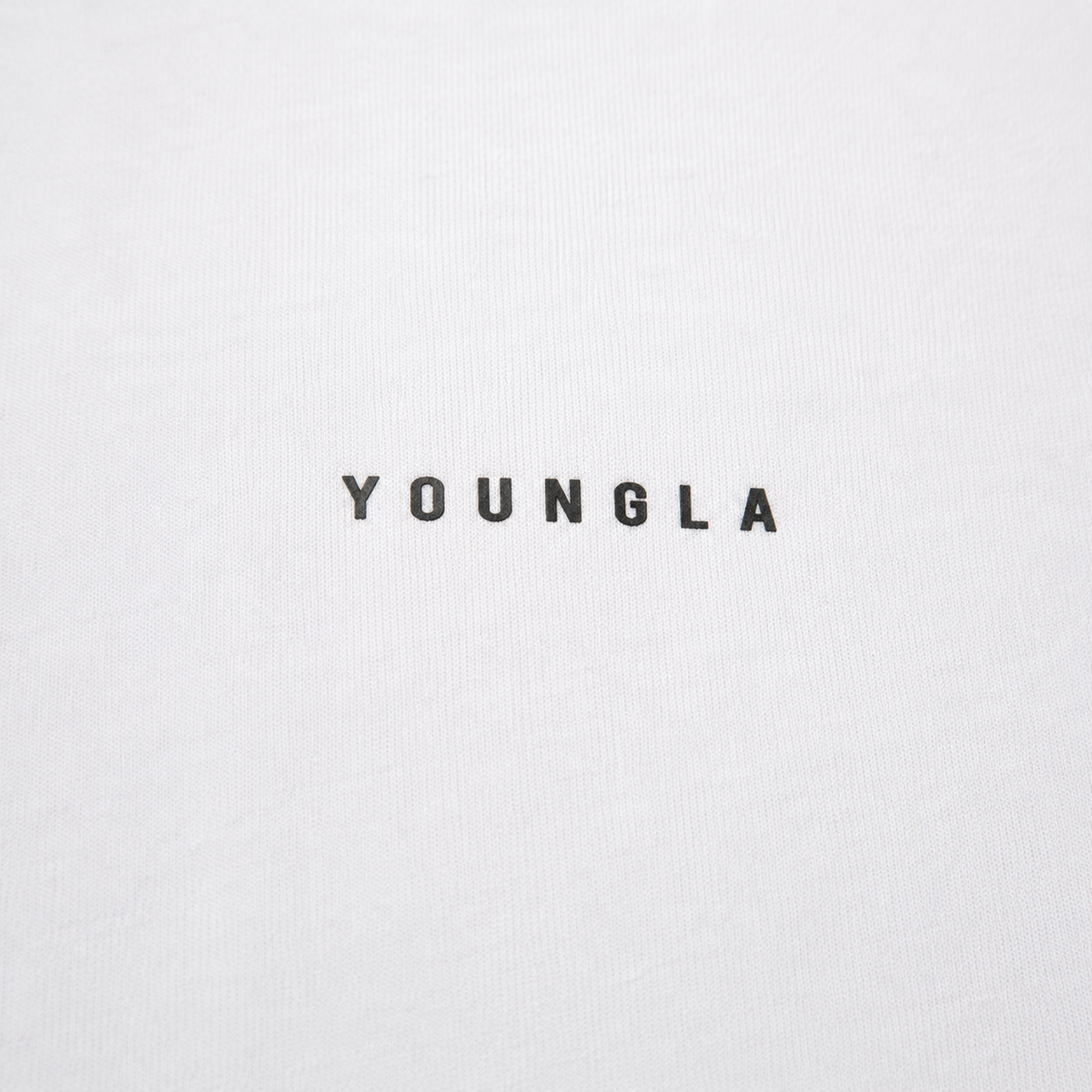 YoungLA 4185 Chaos Tees White, detalle de logo y material — Crazy!Duck Hype