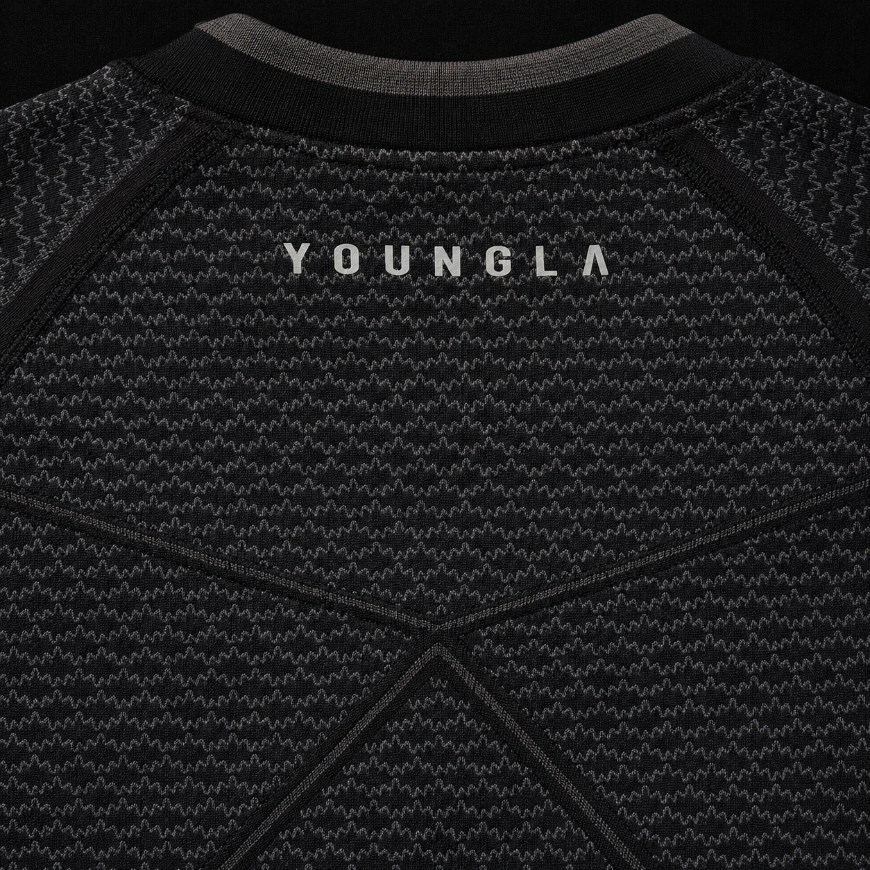 YoungLA 4259 Batman Compression Tees Black, detalle de logo y material — Crazy!Duck Hype