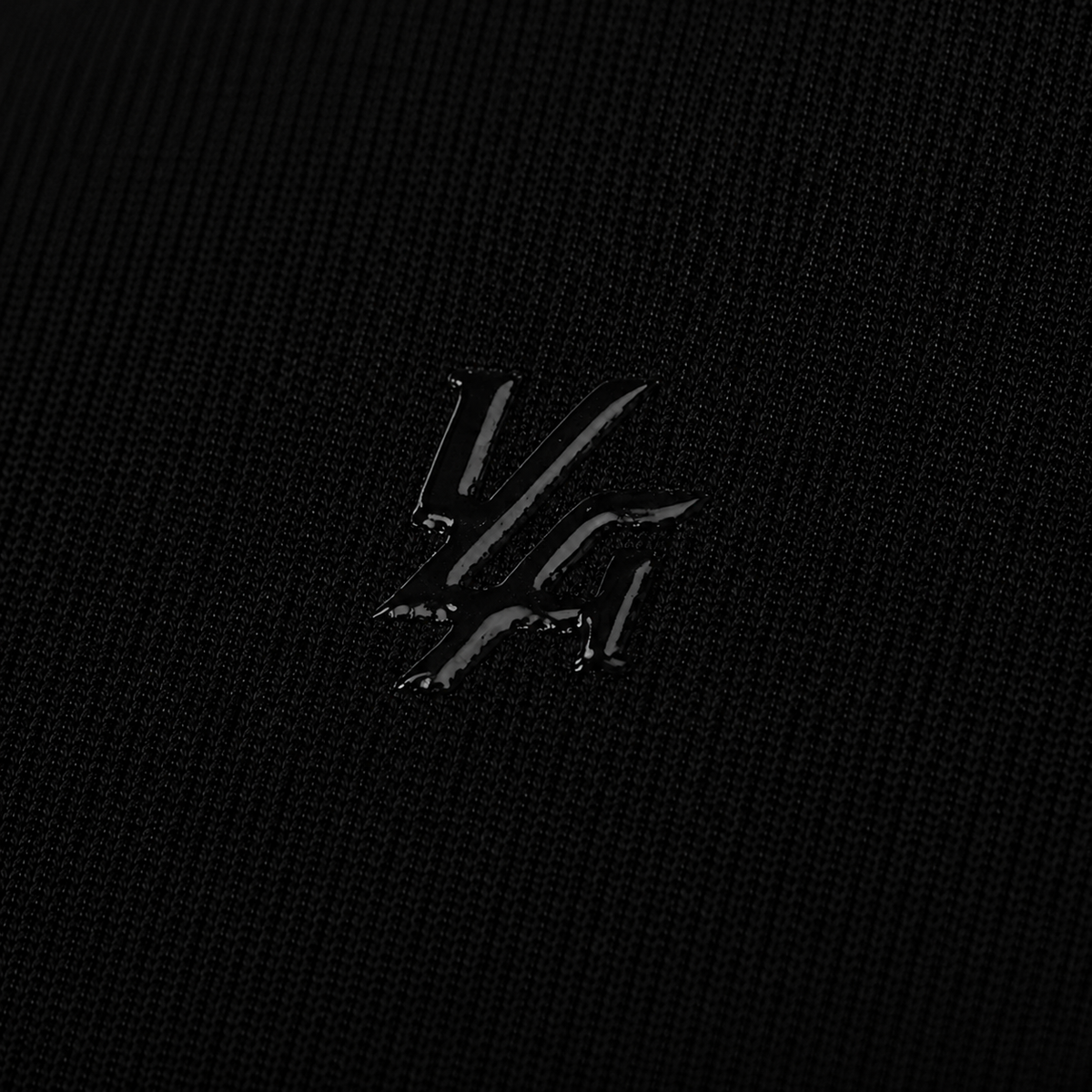 YoungLA 4339 Forme Compression Tees Black, detalle de logo y diseño — Crazy!Duck Hype