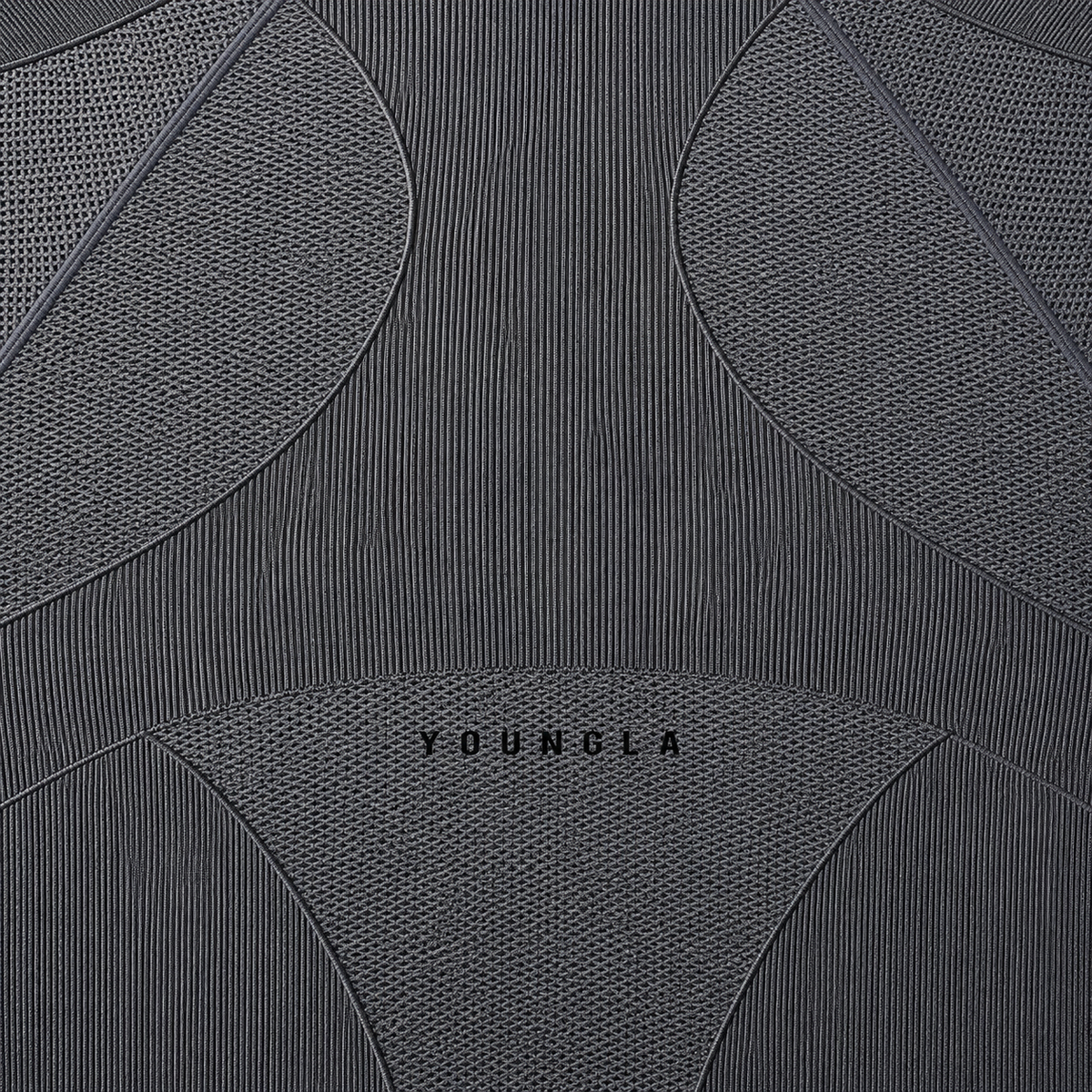 YoungLA 4339 Forme Compression Tees Grey, detalle de logo y material — Crazy!Duck Hype