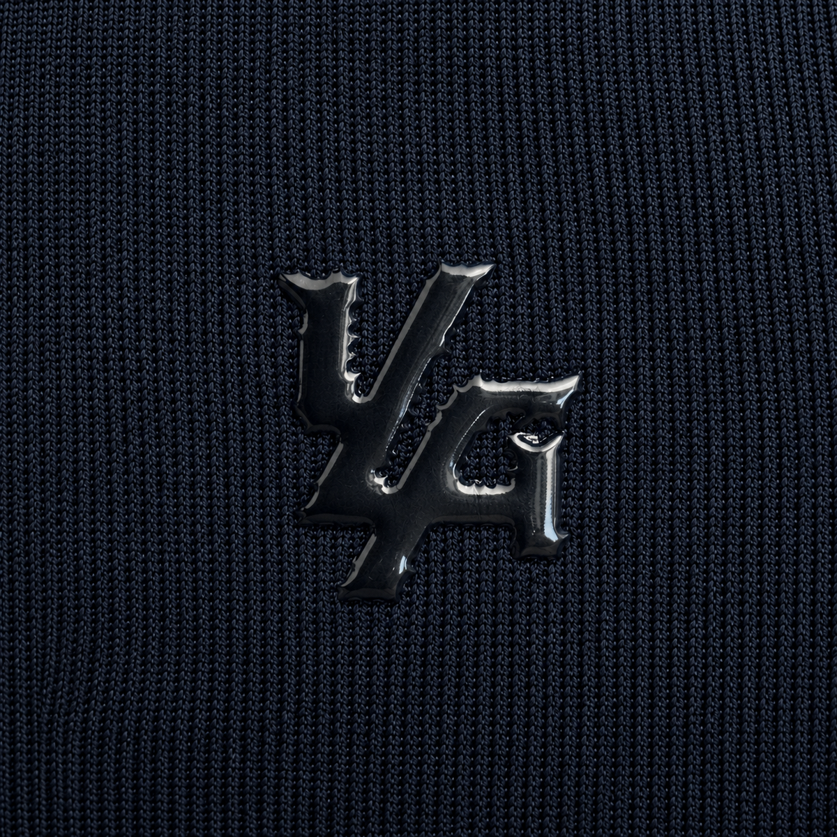 YoungLA 4339 Forme Compression Tees Navy, detalle de logo y diseño — Crazy!Duck Hype