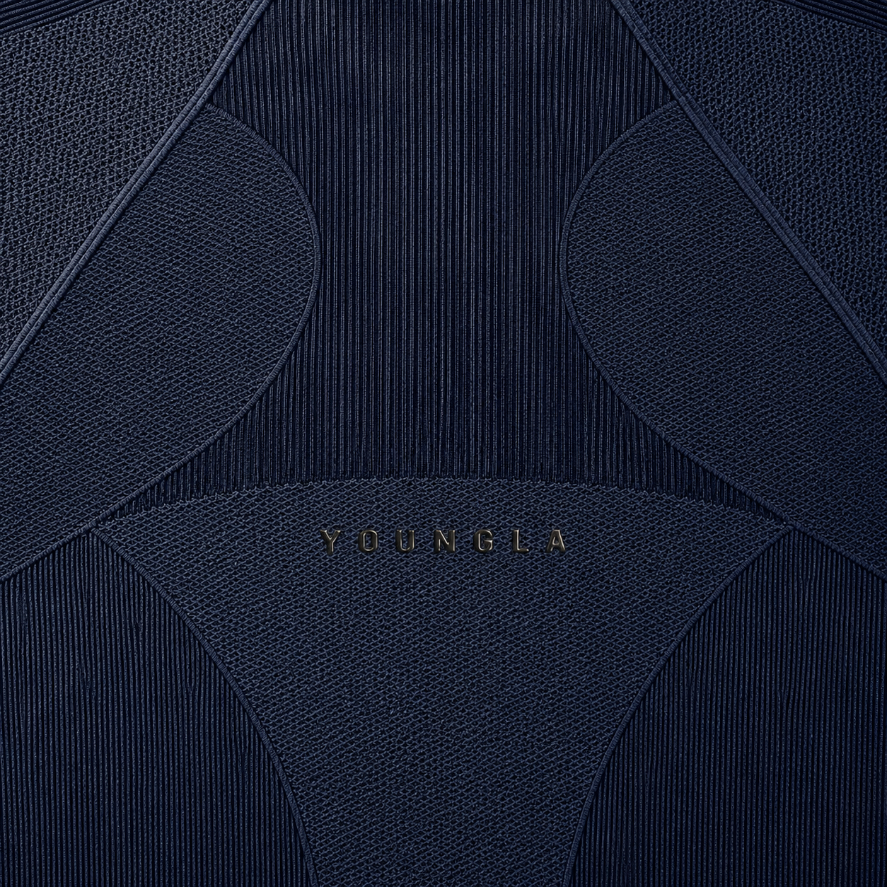 YoungLA 4339 Forme Compression Tees Navy, detalle de logo y material — Crazy!Duck Hype