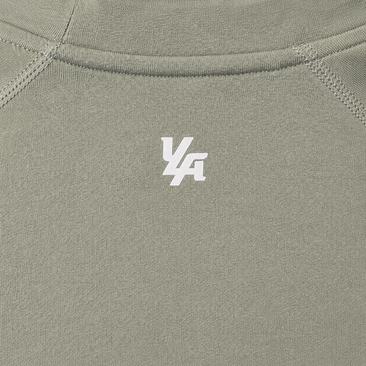 YoungLA 475 Supervillain Compression Tees Olive, detalle de espalda y material — Crazy!Duck Hype