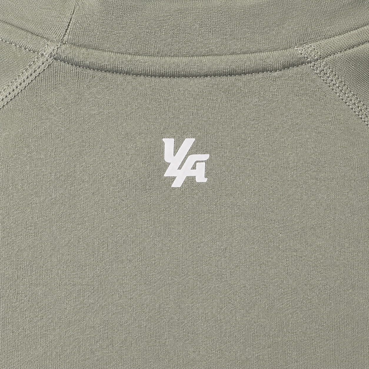 YoungLA 475 Supervillain Compression Tees Olive, detalle de espalda y material — Crazy!Duck Hype