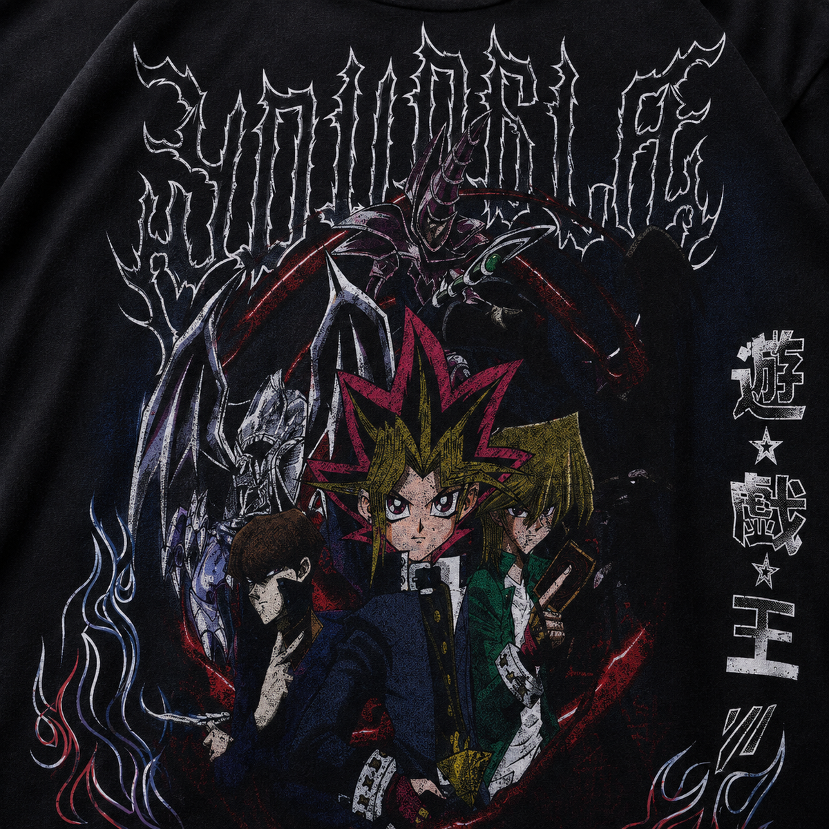 YoungLA 5008 Yu-Hi-Oh! Hoodies Duelist Trio, detalle de logo y material — Crazy!Duck Hype