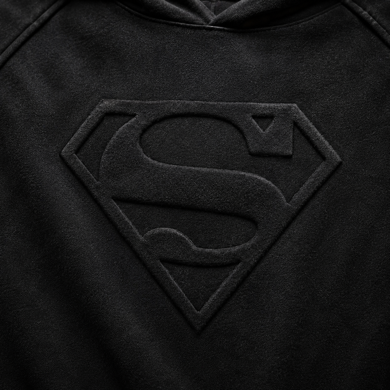 YoungLA 5094 Superman Shield Hoodies Black Wash, detalle de estampado — Crazy!Duck Hype